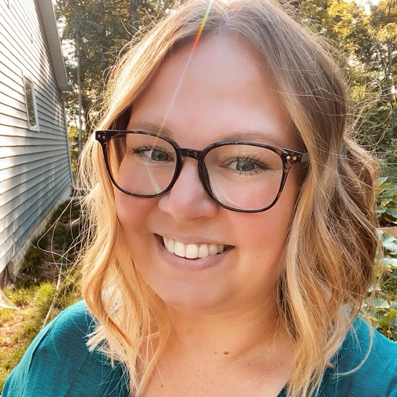 Meet your Posher, Lindsay - Picture 1 of 1